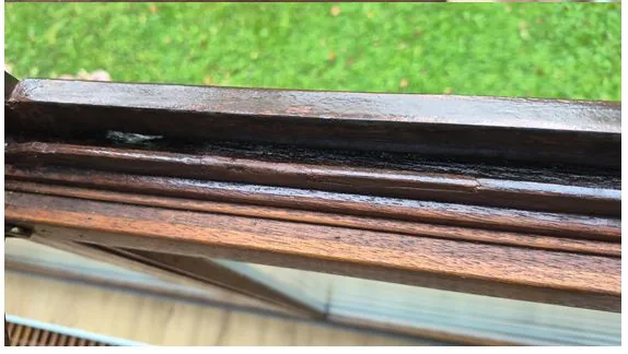 Détail du joint et de sa gorge sur une menuiserie
